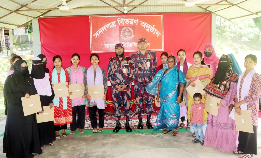 রামগড় বিজিবির পরিচালিত কম্পিউটার ও সেলাই প্রশিক্ষণার্থীদের সনদপত্র বিতরণ