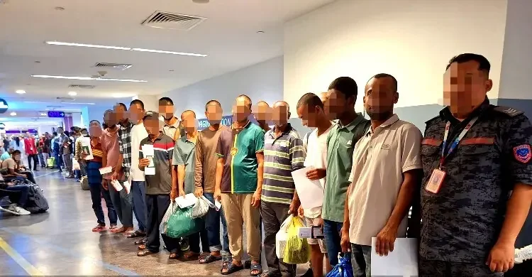 ১৬ বাংলাদেশিকে দেশে ফেরত পাঠিয়েছে