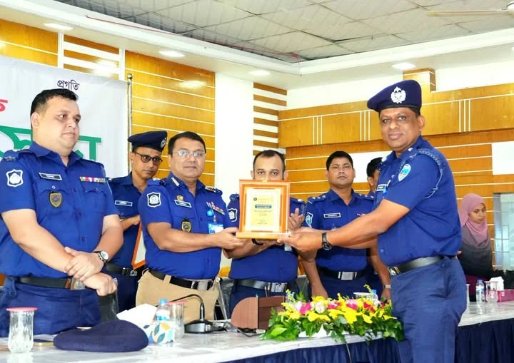 দাউদকান্দি মডেল থানার বিভিন্ন ক্যাটাগরিতে ১২ পুরস্কার অর্জন