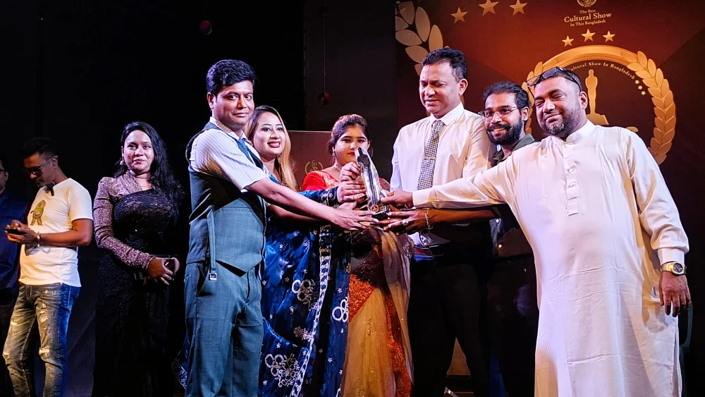 আইন, সমাজসেবা ও মানবিকতায় অবদান—বাসাস অ্যাওয়ার্ডে বিশেষ সম্মাননা পেলেন অ্যাডভোকেট হাবিবুল হক