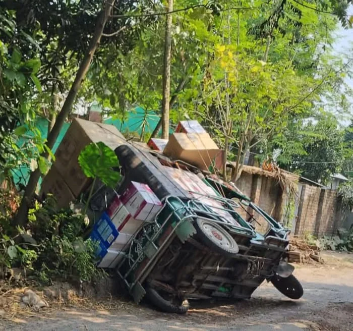 দয়ারামপুর বাজার–পিটিআই মোড় সড়ক যেন দুর্ঘটনার ফাঁদ