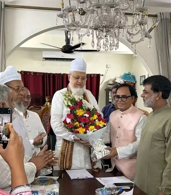 বিএসপির প্রতিষ্ঠাতা চেয়ারম্যানকে নবনিযুক্ত মহাসচিব অধ্যক্ষ মোহাম্মদ আলী চৌধুরী মানিকের ফুলেল শুভেচ্ছা
